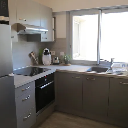 2 Pieces Climatise Avec Garage, Piscine, Proche Commerces Et Plages - - Fr-1-780-66 شقة